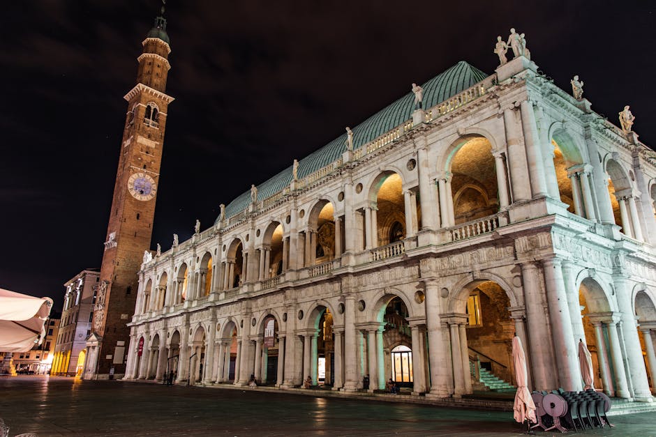 pexels-photo-7629942-7629942 Night view of the historic Basilica Palladiana in Vicenza, Italy, known for its Palladian architecture.