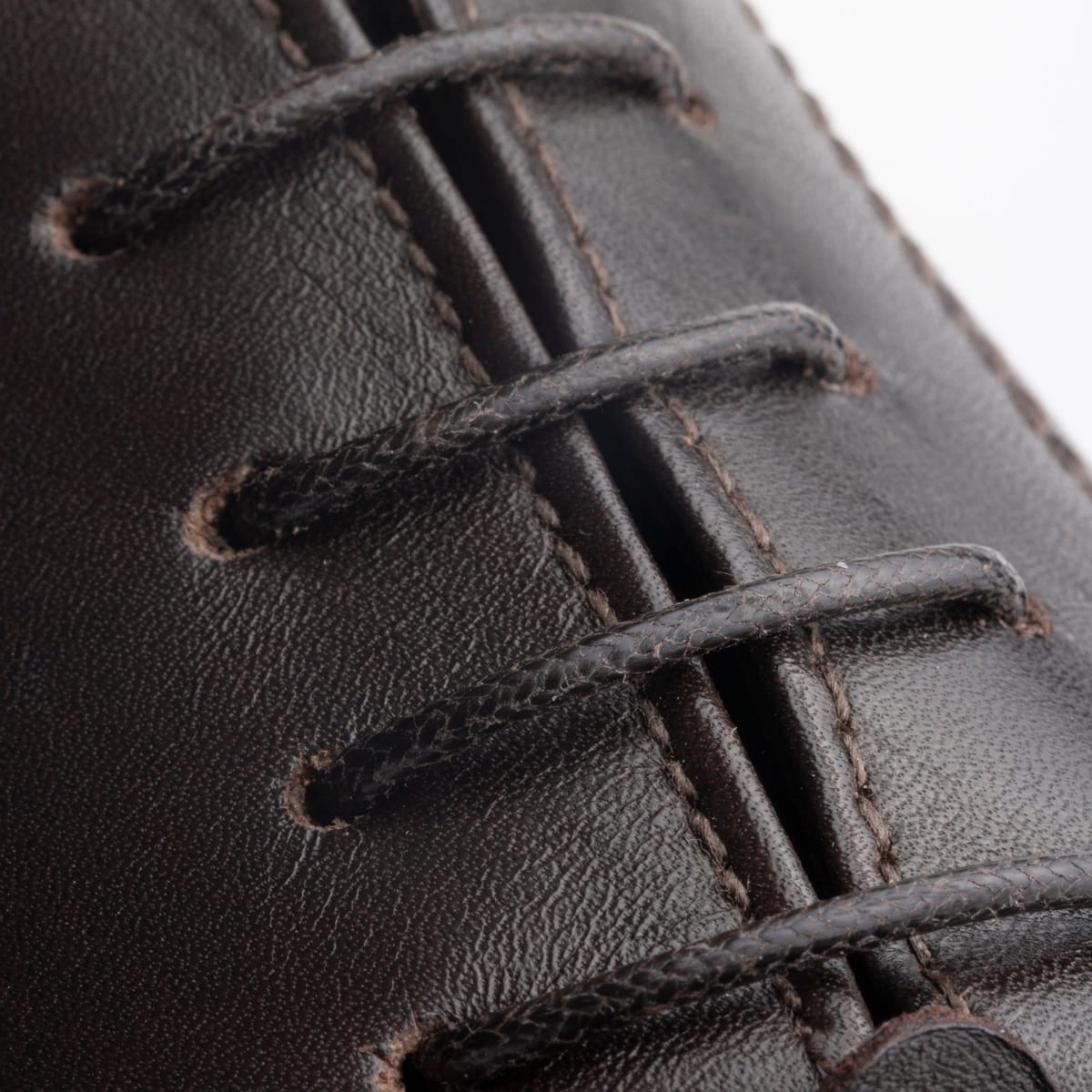 scarpe uomo oxford di lusso valezani in vera pelle fatte a mano artigianale made in italy veneto cuciture a mano colore nero dettaglio lacci